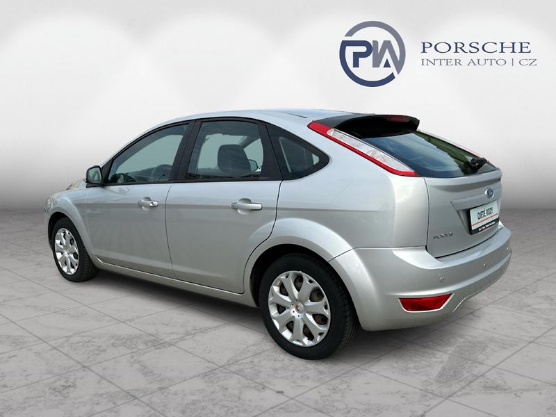 Ford Focus 1.6 i 74 KW - fotka 4 z 15