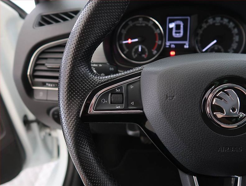 Škoda Fabia (2019) Style 1.0 TSI, Serv.kniha - fotka 17 z 23