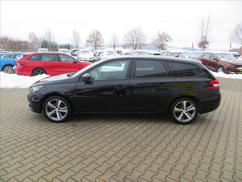 Peugeot 308 1,2 PureTech AUT8 S&S SW ČR - fotka 4 z 23