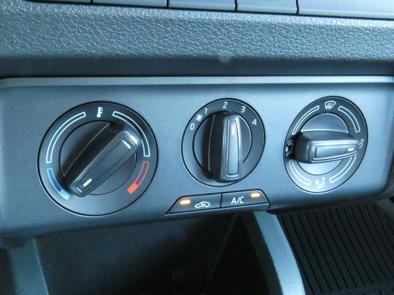 Škoda Fabia III Combi Active 1.0 MPI /55kW - fotka 29 z 30