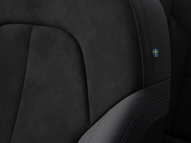 Volvo XC40 (2026) B4 ULTRA BLACK EDITION - fotka 16 z 16