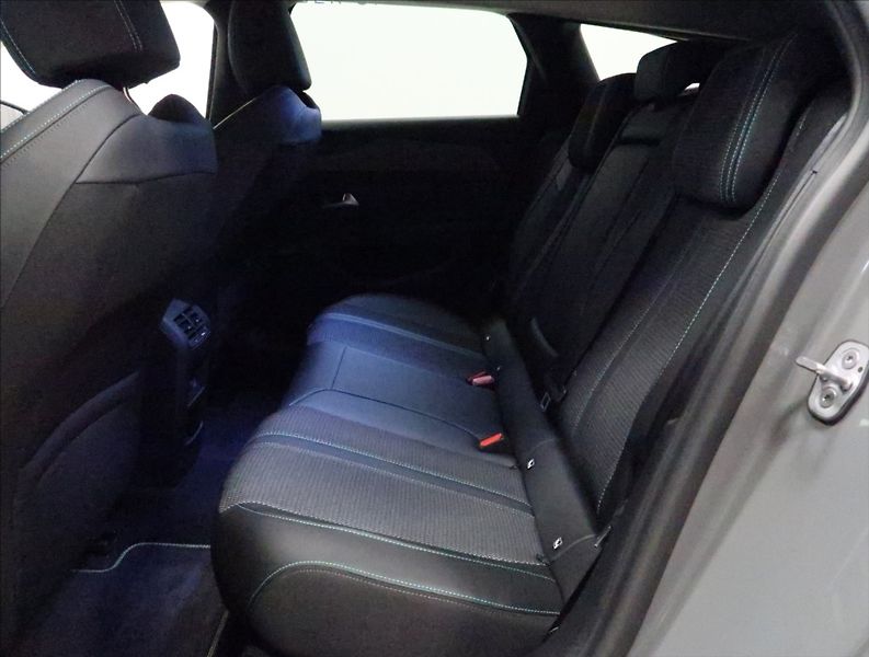 Peugeot 308 1,2 PT ALLURE NAVI KAMERA ČR - fotka 39 z 46