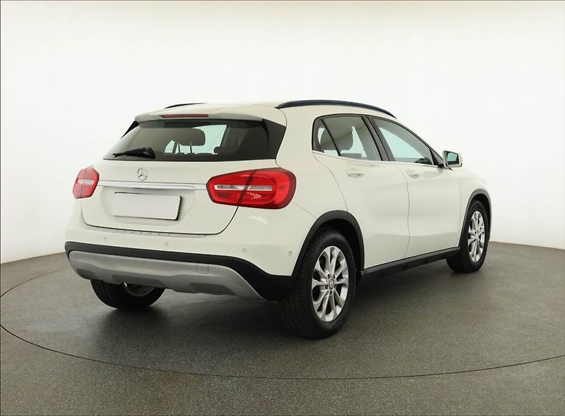 Mercedes-Benz GLA (2016) 200 CDI 4MATIC, 4X4 - fotka 5 z 21
