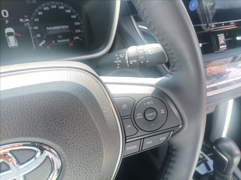 Toyota Corolla Cross 2,0 Executive Skyview - fotka 13 z 18