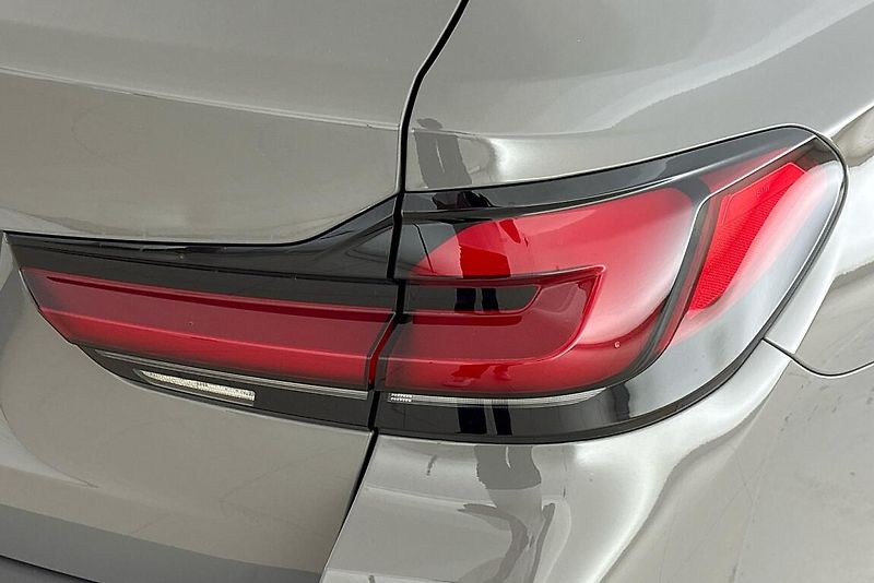 BMW Řada 5 530d xDrive - fotka 5 z 29