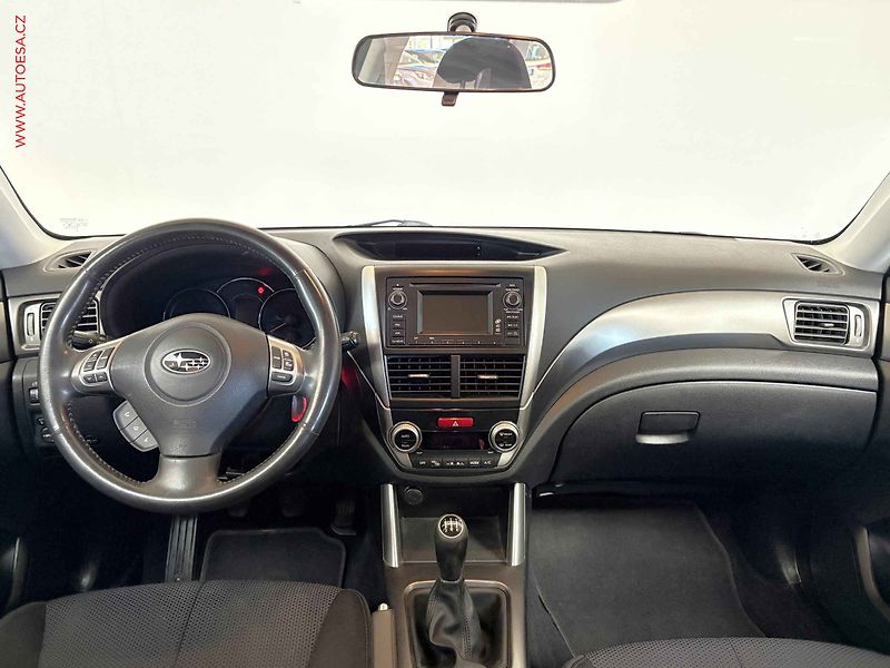 Subaru Forester (2011) 2.0i AWD, Střešní okno - fotka 8 z 15