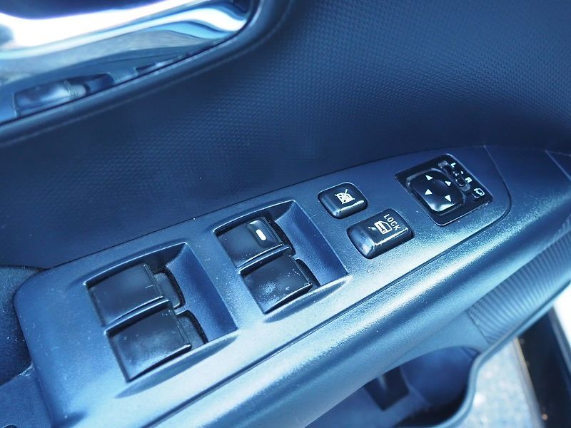 Peugeot 4007 (2010) 2.2 HDI, 115 kW, 4x4, 7 míst - fotka 18 z 39