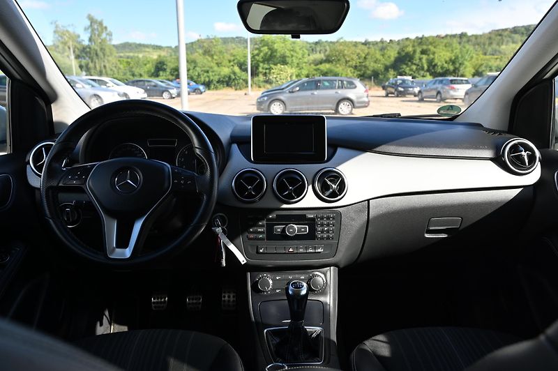 Mercedes-Benz Třídy B B 180 1.6 90KW Edition 1/2013 - fotka 10 z 38