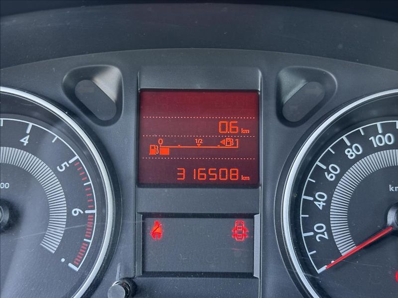 Peugeot 301 1,6 HDI,DPH,KLIMA - fotka 12 z 16