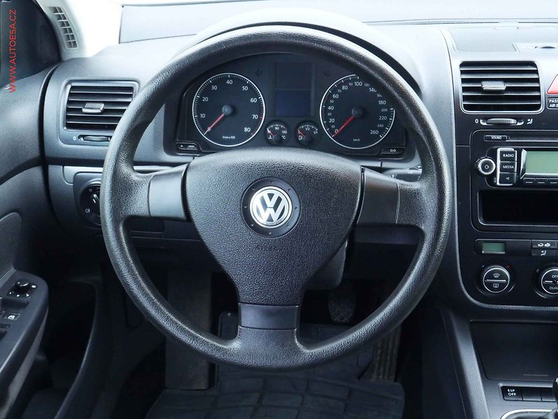 Volkswagen Golf (2009) 1.6i, 2.maj, AC - fotka 13 z 14