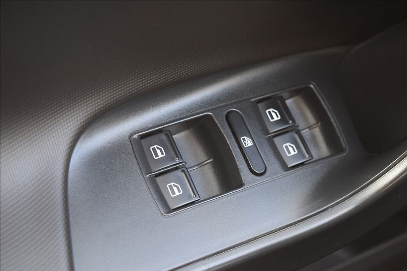 Seat Ibiza 1,4 16V 63KW NÍZKÝ NÁJEZD ALU - fotka 18 z 35
