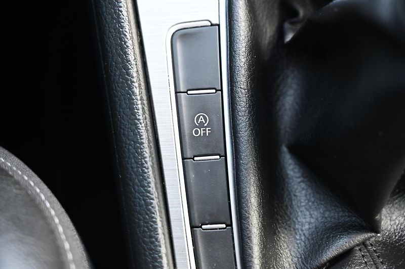 Volkswagen Golf VII 2.0TDI 110KW Highline 2/17 - fotka 20 z 57