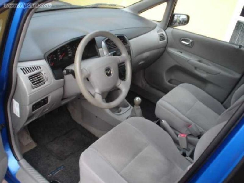 Podoba Mazdy 3 MPS je zatím tajemstvím (na fotce civilní Mazda 3)