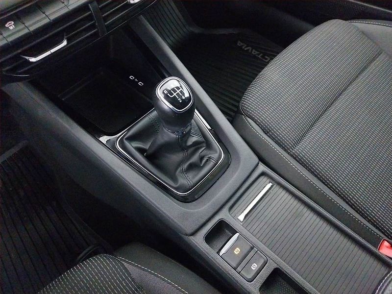 Škoda Octavia (2021) Ambition Plus 1.5 TSI - fotka 13 z 20