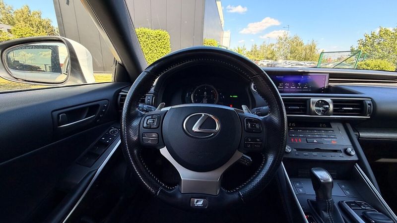 Lexus IS 300h 300H 2,5 F SPORT PLUS - fotka 14 z 26