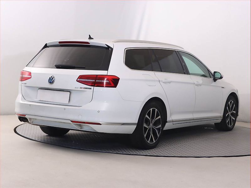 Volkswagen Passat (2016) 2.0 TDI, 4X4, Automat, Kůže - fotka 5 z 22