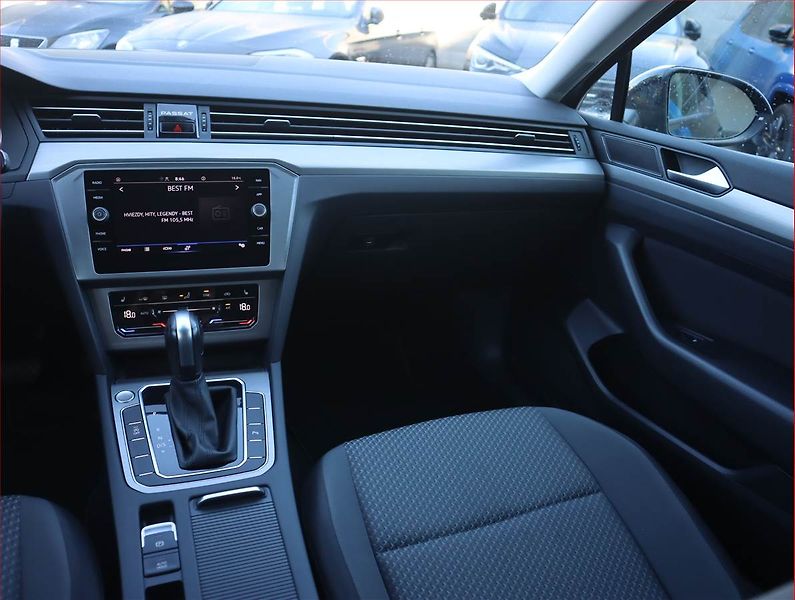 Volkswagen Passat (2022) Business 2.0 TDI - fotka 8 z 24