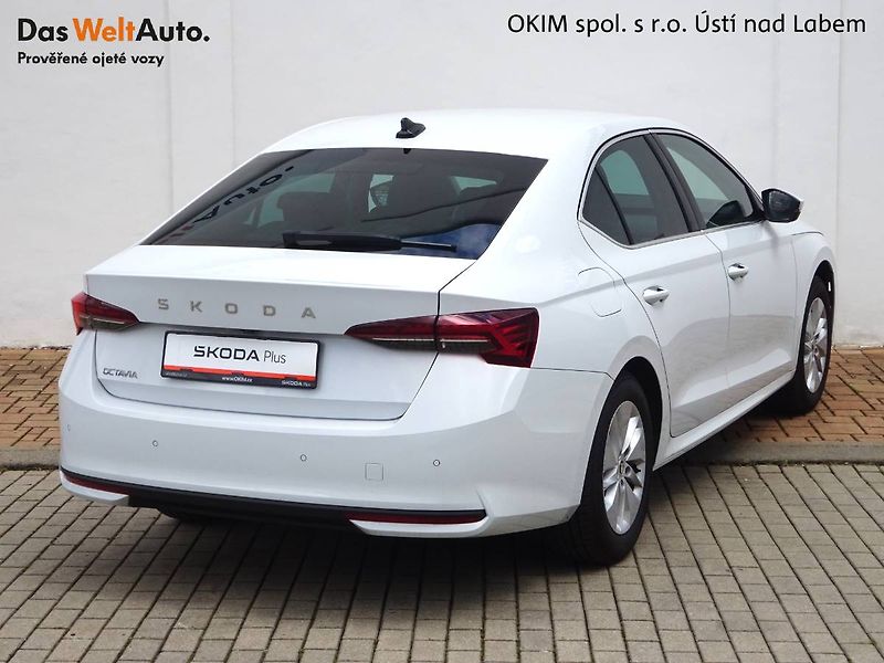 Škoda Octavia (2024) 1,5TSi M-Hev/110kW Top Selecti - fotka 2 z 27