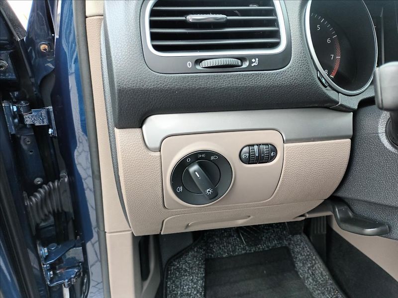Volkswagen Golf 1,2 TSI,KLIMA,VÝHŘEV,SERVISKA - fotka 14 z 40
