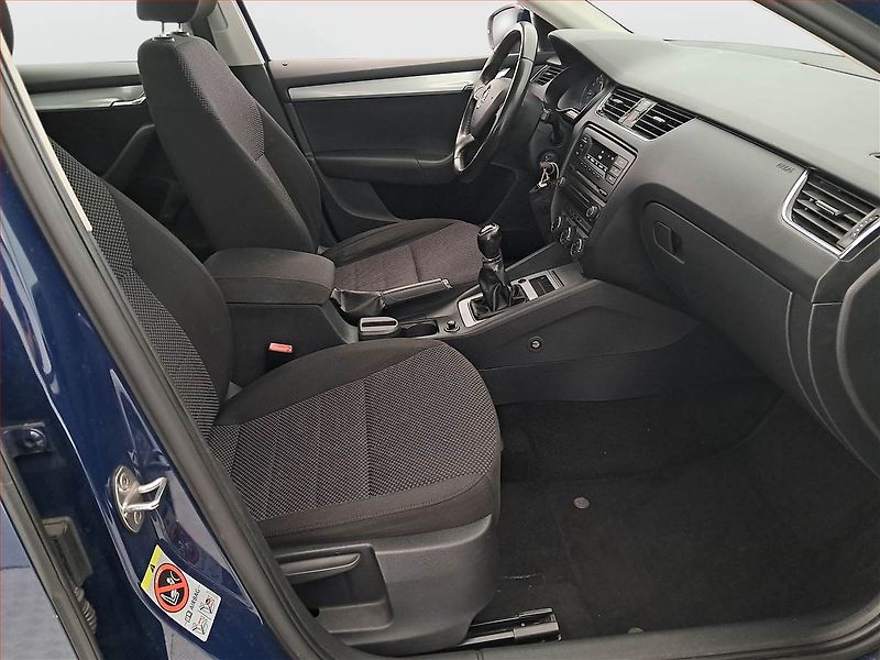 Škoda Octavia (2013) 1.6 TDI, Tempomat - fotka 9 z 17