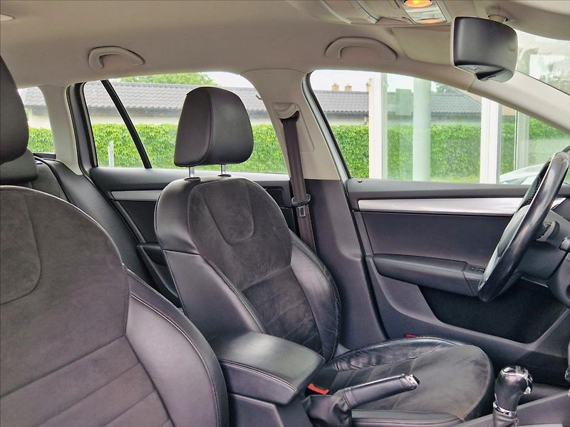 Škoda Octavia 2,0 TDI DSG KLIMA VÝHŘEV DIGI - fotka 15 z 34