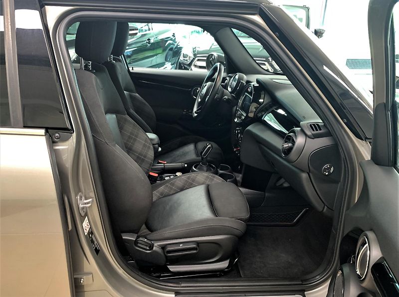 Mini Cooper 1.5T, 100 kW, ČR, LED, DPH - fotka 11 z 34