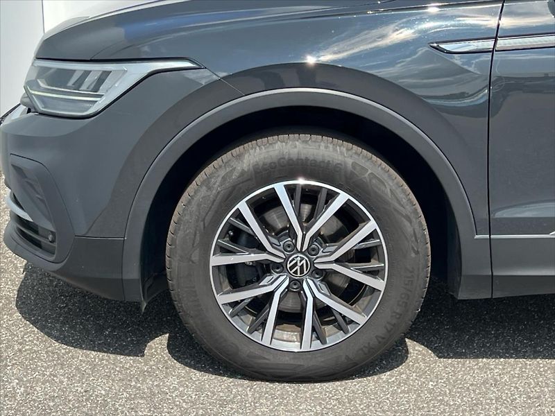 Volkswagen Tiguan 2,0 TDi 110kW 7DSG LIFE - fotka 12 z 26