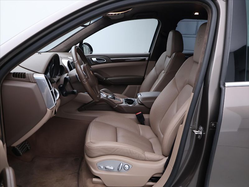 Porsche Cayenne 4.8 Turbo S 405kW DPH CZ - fotka 11 z 30