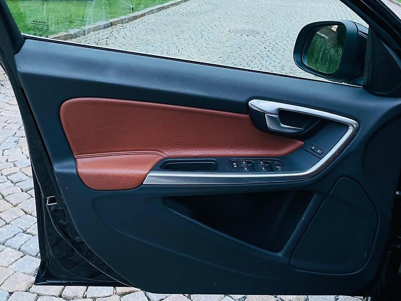 Volvo S60 2.0D 120KW 5VÁLEC VÝHŘEV SENZO - fotka 29 z 44