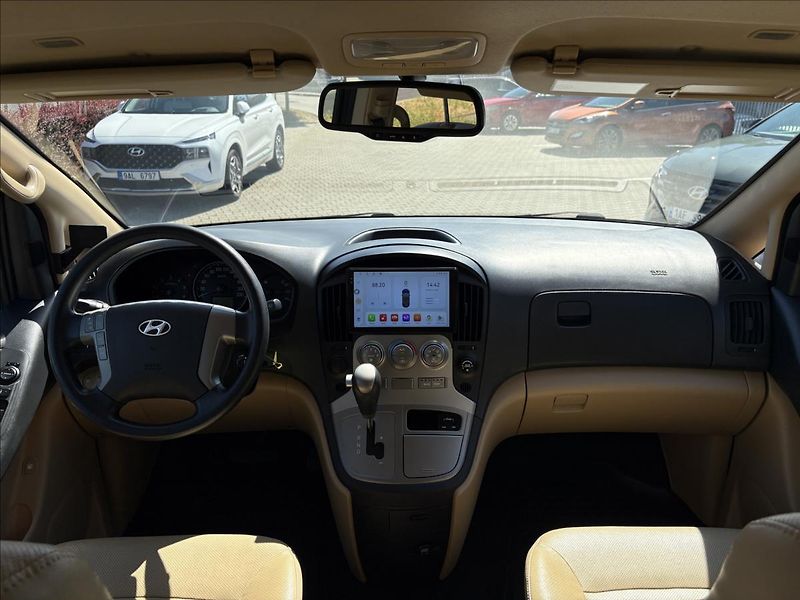 Hyundai H 1 2,5   Tour 8 míst - fotka 12 z 20