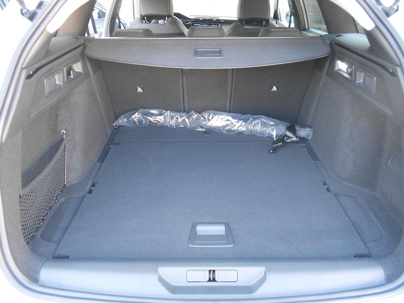 Peugeot 308 ALLURE Hybrid 145 e-DCS6 - fotka 9 z 9