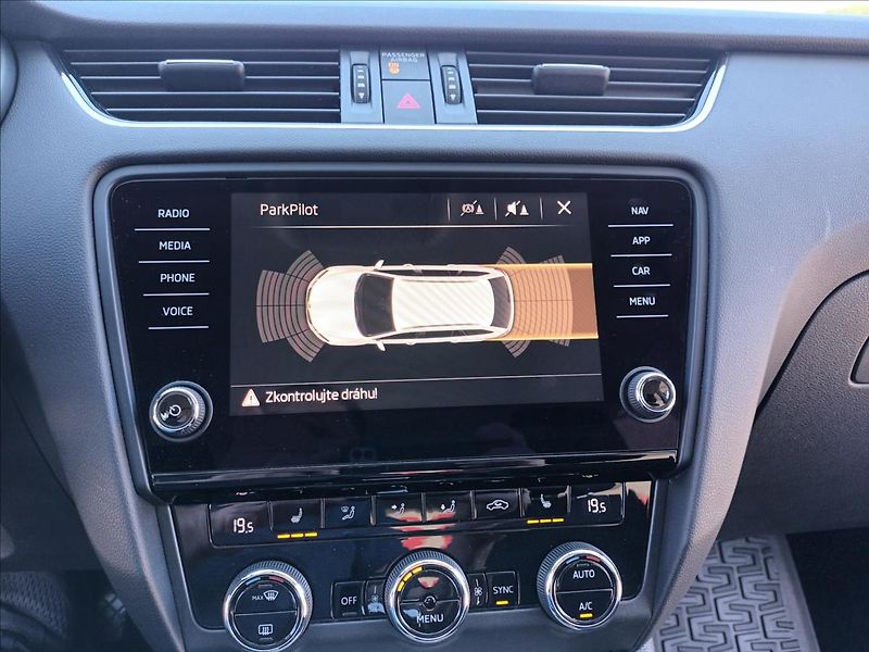 Škoda Octavia 1,4 TSI,110KW,AT,NAVI,SERVIS - fotka 37 z 43