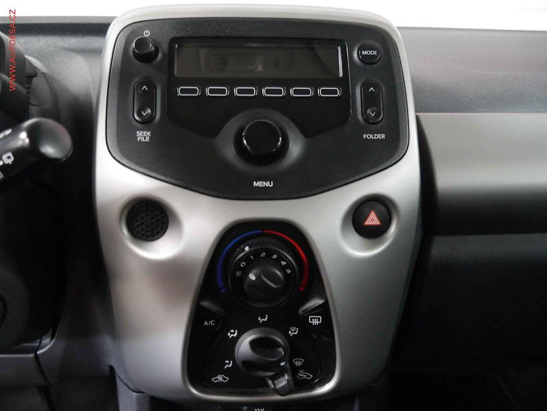 Citroën C1 (2017) 1.2i, 1.maj,ČR, Klima - fotka 14 z 16
