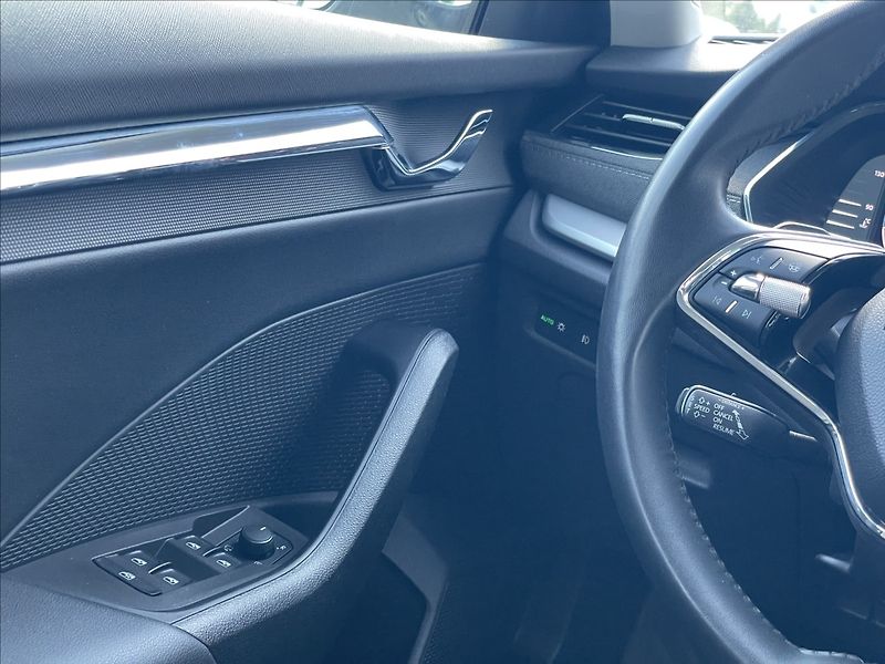 Škoda Octavia 2,0 TDI DSG Combi Style Plus - fotka 15 z 23