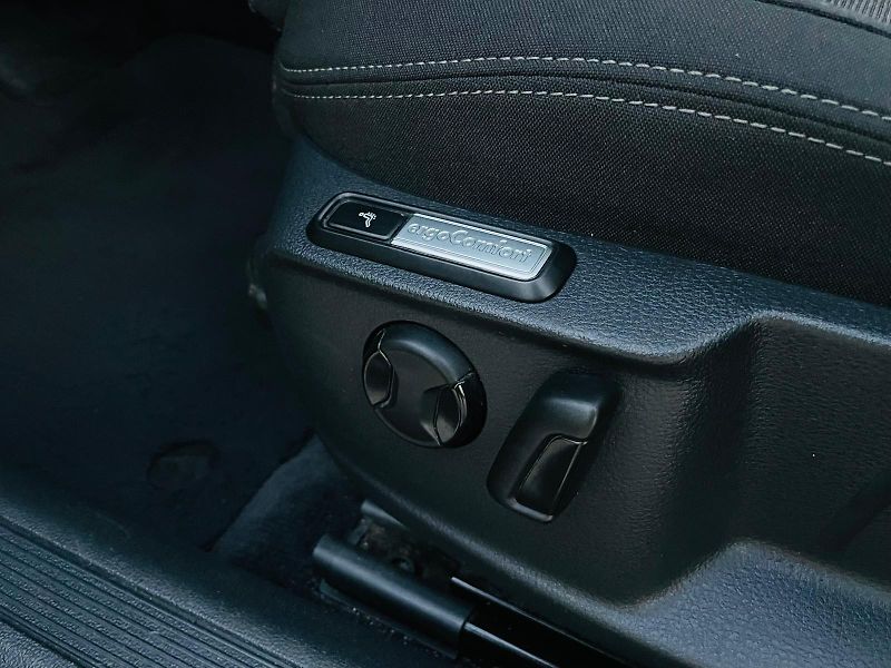Volkswagen Passat 2.0TDI AUTOMAT KAMERY SERVISKA - fotka 41 z 49