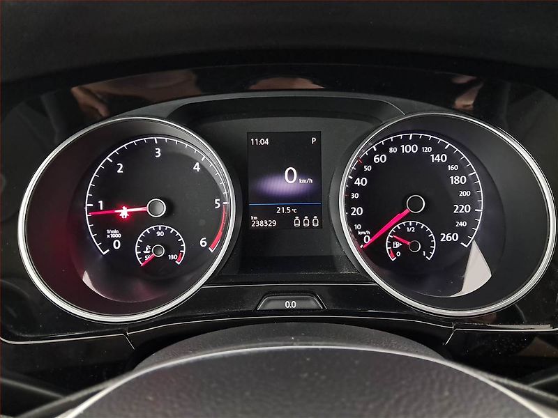 Volkswagen Touran (2019) Highline 1.6 TDI, Automat - fotka 11 z 19