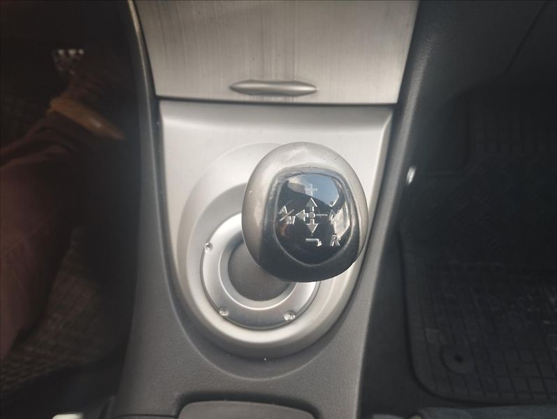 Honda Civic 1,8 V-TEc 103KW AUTOMAT - fotka 14 z 18