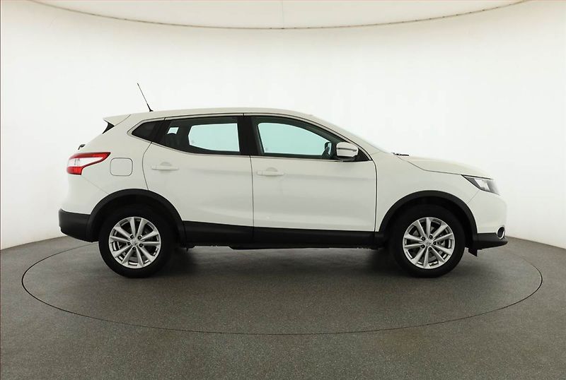 Nissan Qashqai (2016) 1.2 DIG-T, ČR,1.maj - fotka 6 z 18
