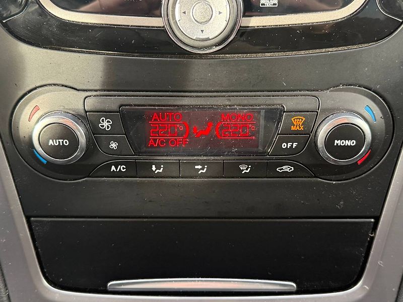 Ford Mondeo (2011) 2.0 TDCi 120 kW AT - fotka 13 z 22