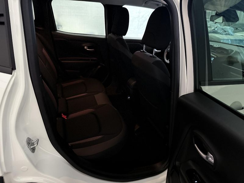 Jeep Renegade (2022) 1.3 T4 REZERVOVÁNO - fotka 22 z 43