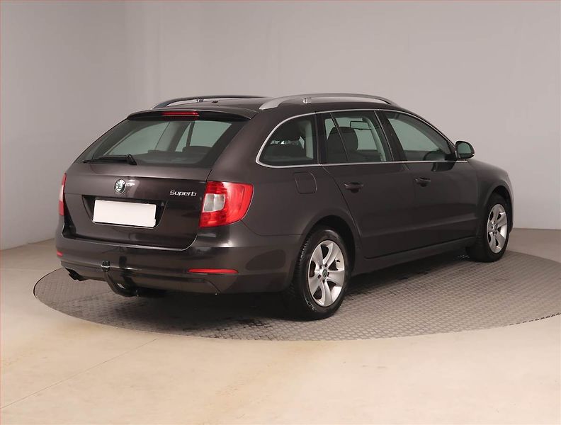 Škoda Superb (2011) 1.4 TSI, Tempomat - fotka 5 z 17