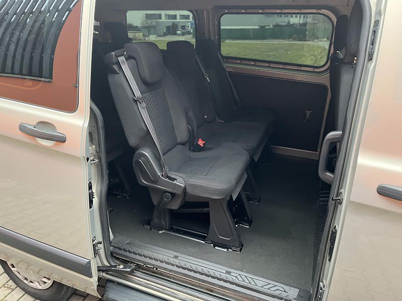 Ford Tourneo Custom 2.2 TDCi 9 Míst - fotka 19 z 30