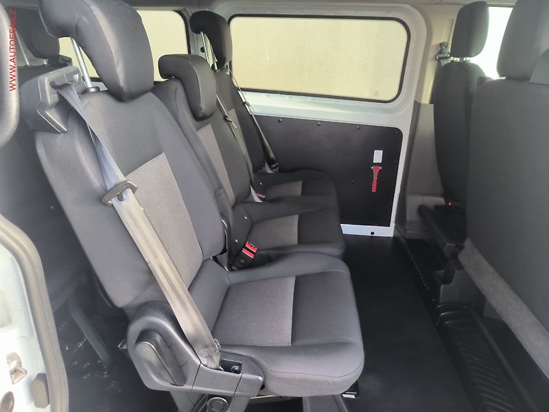 Ford Transit Custom (2020) 2.0TDCi L1H2 9míst, AC, 96kW - fotka 10 z 20