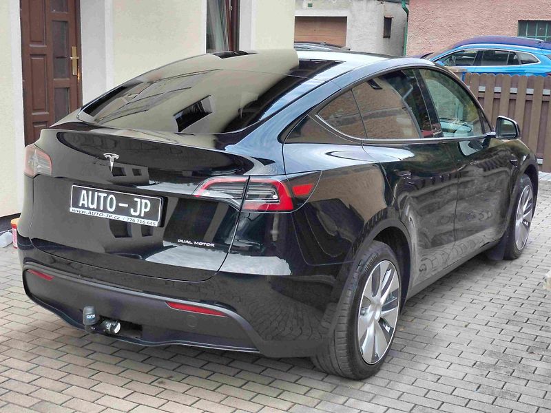 Tesla Model Y (2024) AWD Long Range  - fotka 3 z 11