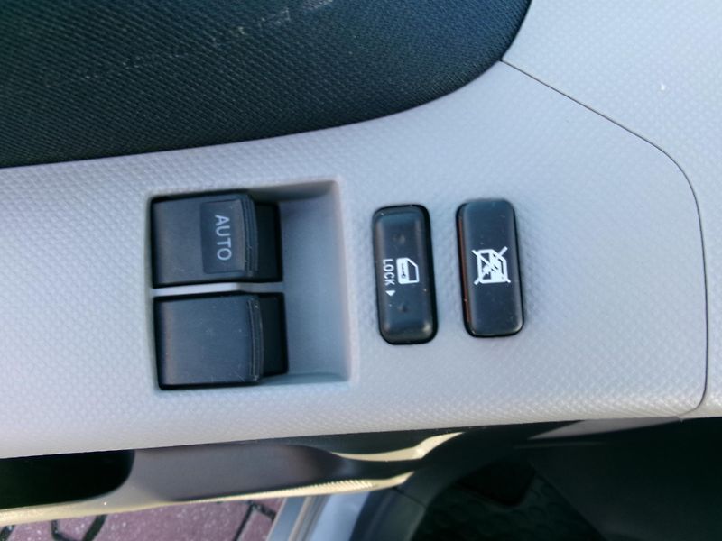 Toyota Yaris 1,0i KLIMA - fotka 17 z 22