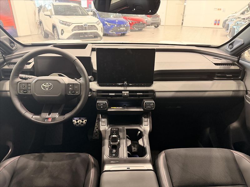 Toyota RAV4 GR SPORT  2.5L HEV (194k) 4X4 - fotka 9 z 12