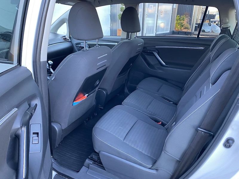 Toyota Verso 1.8i, ČR, Active Trend, tažné - fotka 11 z 32