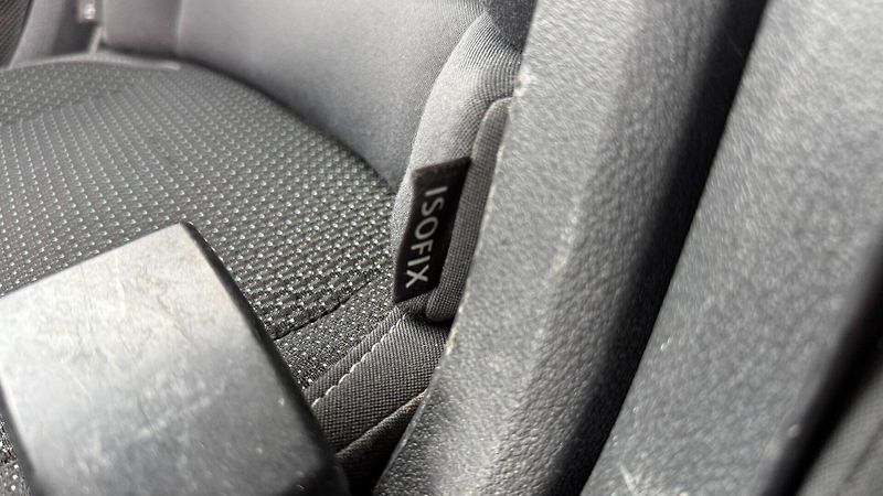 Volkswagen Touran (2012) 1.4TSi 103kW *DSG*Navi*Tažné* - fotka 19 z 23