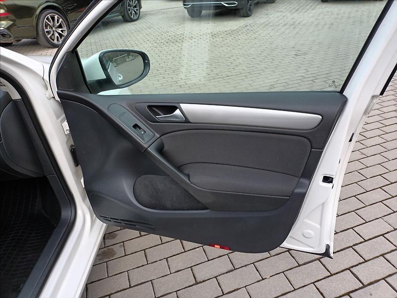 Volkswagen Golf 1,4 16V,59KW,TREND,KLIMA,ESP, - fotka 25 z 33