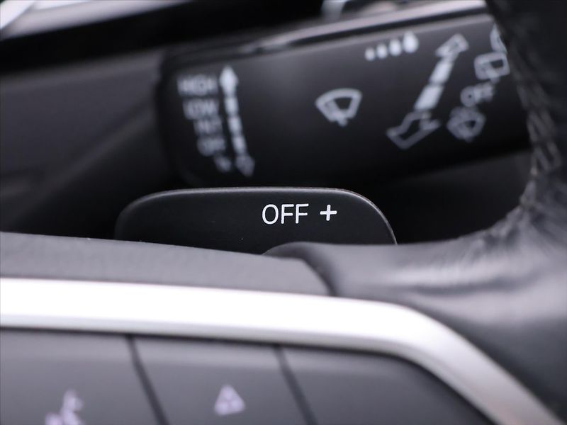 Volkswagen Passat 2,0 TSI 206kW CZ 4x4 DSG DPH - fotka 19 z 32